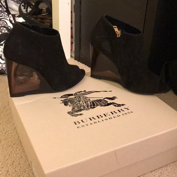 Burberry black suede wedges (never worn) - Picture 4 of 8